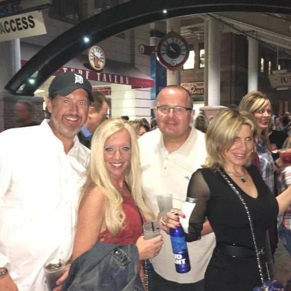 Meet your Posher, Lori - Picture 1 of 2